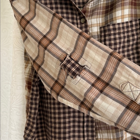 American Eagle Cozy Cabin Cropped Flannel Shirt - Picture 3 of 4